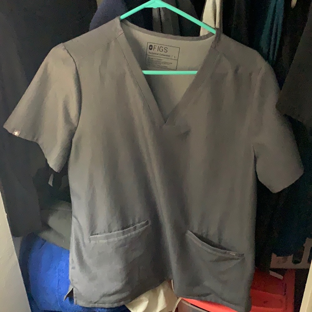 Size Large Figs scrub top